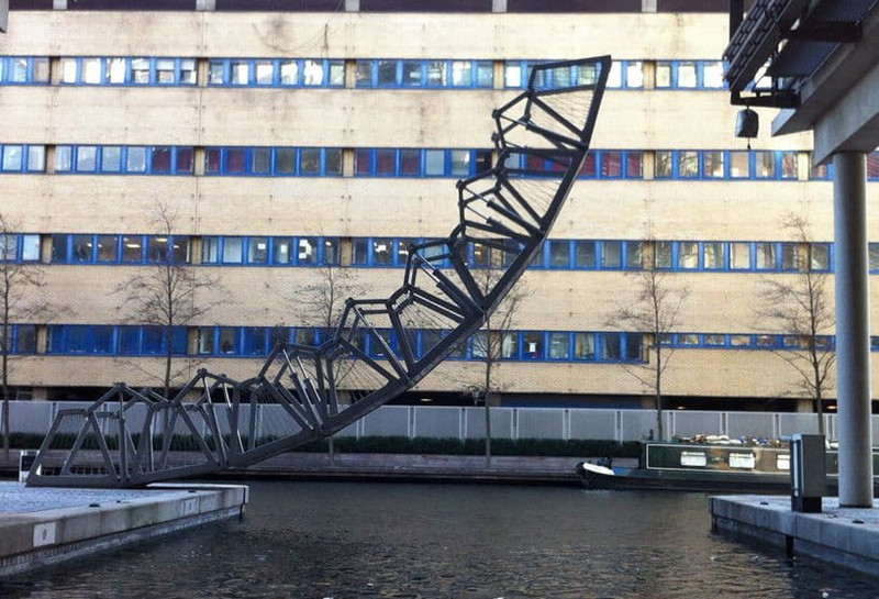 Cầu lăn - London, Anh. Cây cầu này được mở và đóng bằng thủy lực. 