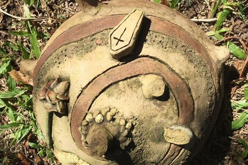 Dao duoc vat la hinh quan tai ky quai, chu nha tai mat...