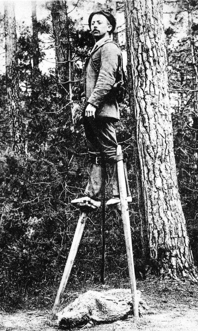 Sylvain Dornon - người đi du lịch bằng cà kheo năm 1891.