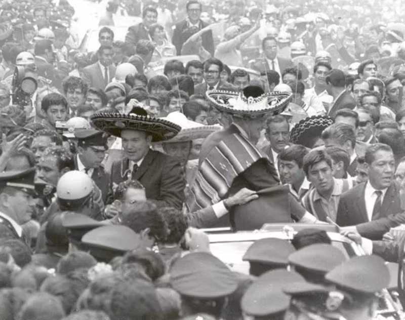 Các nhà du hành của tàu vũ trụ Apollo 11 thăm Mexico City năm 1969.