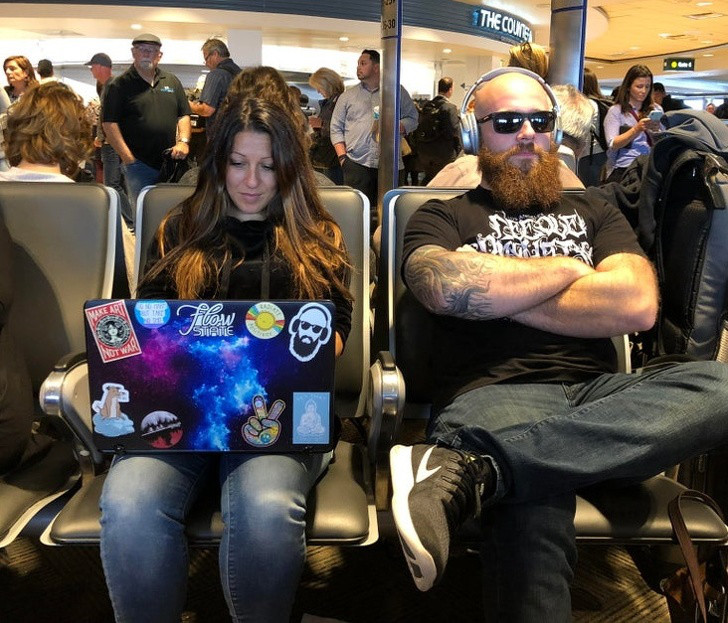 Người đàn ông này dường như "nhảy" ra từ chiếc hộp./. 