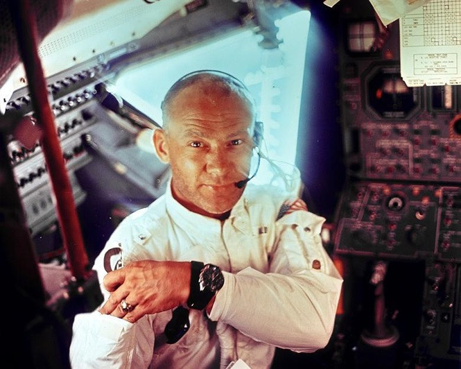 Nhà du hành Buzz Aldrin trong tàu Apollo 11. Ảnh: NASA.