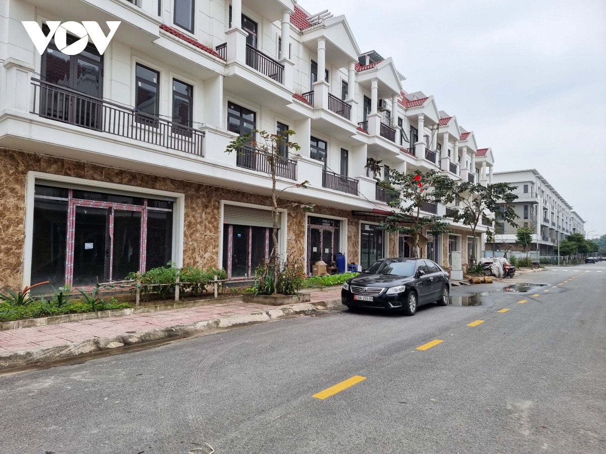 Bên trong khuôn viên dự án do thời gian dài không được đưa vào sử dụng, khiến nhiều hạng mục hạ tầng bị xuống cấp nghiêm trọng.