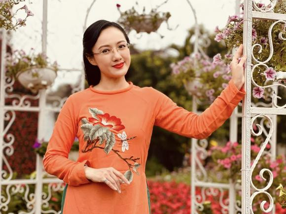 Lo loat anh cua BTV Hoai Anh hoi nho-Hinh-6