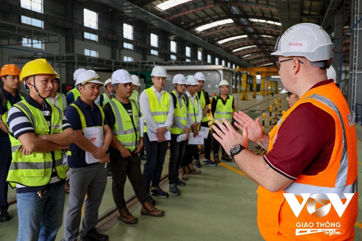 Giai đoạn 2: Tất cả các nhân sự còn lại là các nhân sự phòng điều khiển OCC và đội lái tàu sẽ phối hợp với các nhân sự vận hành nhà ga cũng như các nhân sự thuộc tổ bảo trì bảo dưỡng.