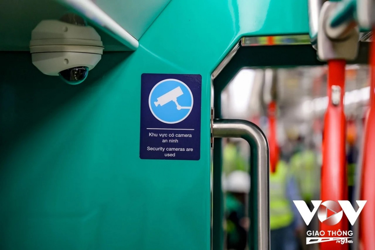 Hệ thống camera, cảm biến vật cản ở cửa, hệ thống chống ngủ gật... là những công nghệ mới chưa có trên Cát Linh - Hà Đông.