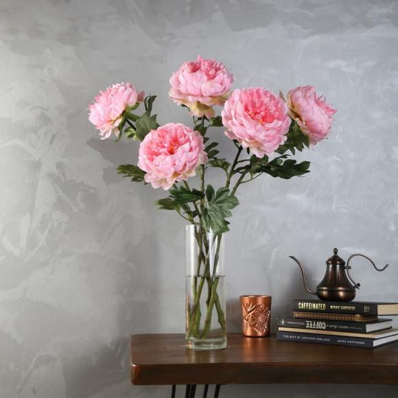 br/> Hoa mẫu đơn, được ví như vua của muôn hoa, mang ý nghĩa của sự giàu sang và phú quý. Sự kết hợp của hoa mẫu đơn với quả hồng và bể cá biểu thị một gia đình sung túc, còn khi đi cùng với hình ảnh chim hói đầu lại tượng trưng cho sự giàu có bền vững. 