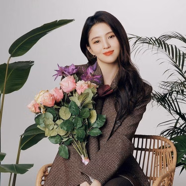 Đặc biệt hình tượng mạnh mẽ, gai góc của cô trong phim 'My Name' vô cùng được yêu thích.