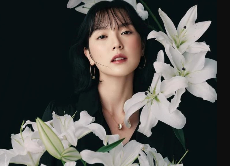 Nhan sac rang ro cua nguoi phu nu dac biet ben canh Son Tung M-TP-Hinh-2