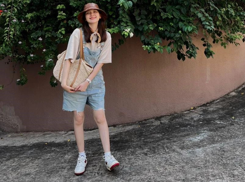 Nhan sac rang ro cua nguoi phu nu dac biet ben canh Son Tung M-TP-Hinh-7