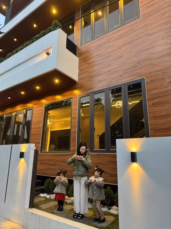 Vo chong tre khoe nha 2 mat tien 200m2, chi phi 1,8 ty-Hinh-2