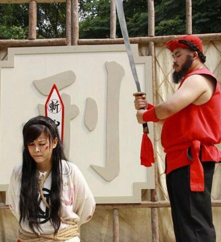 Tại sao thời xưa đao phủ phun ngụm rượu vào đao trước khi hành sự? Tai sao thoi xua dao phu phun ngum ruou vao dao truoc khi hanh su?