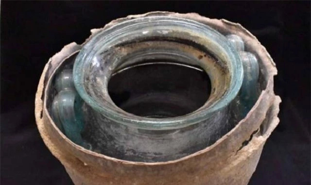 Tim thay loai ruou lau doi nhat trong mo co cua mot quy toc-Hinh-3