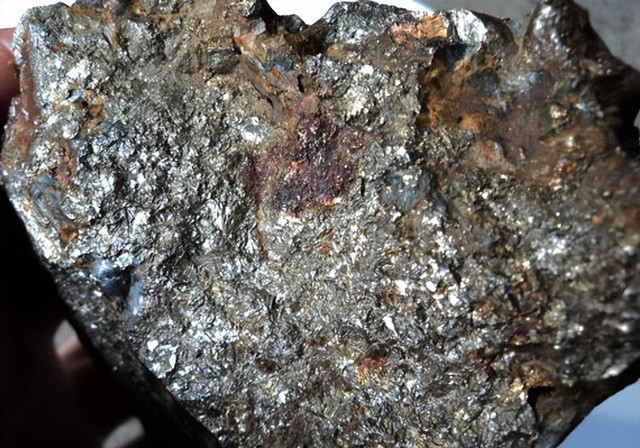 Phat hien thu kim loai quy hon ca dat hiem o Tan Cuong