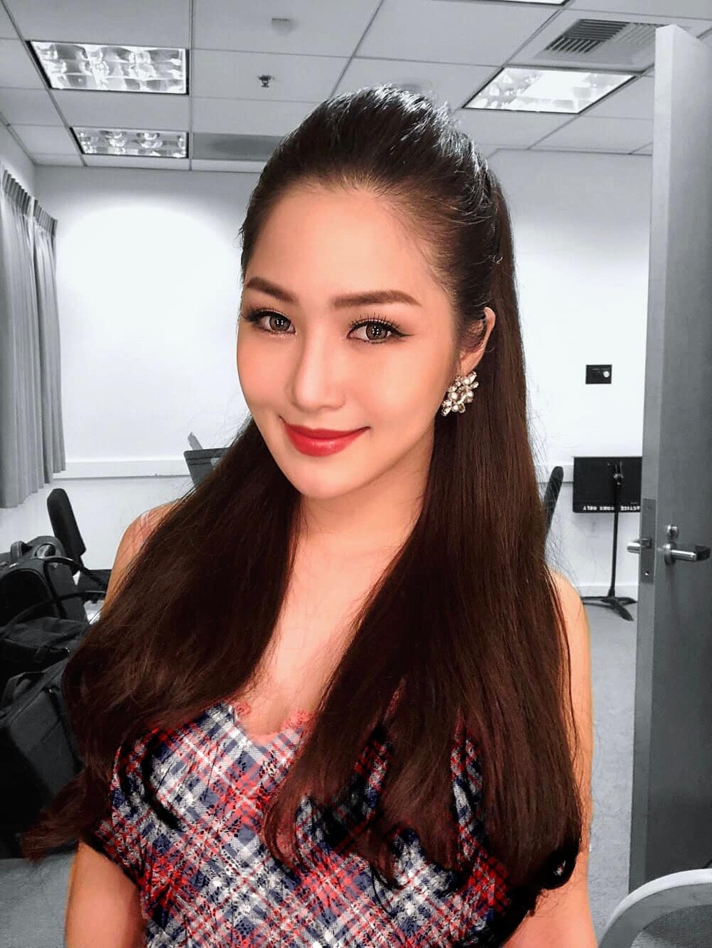 Hương Tràm cho biết cô háo hức với các dự định sắp tới. Trong tháng 5, nữ ca sĩ sẽ có show diễn ở Hà Nội. Cô cũng biểu diễn ở một đêm nhạc tại TP Đà Lạt (Lâm Đồng) vào 18/5.