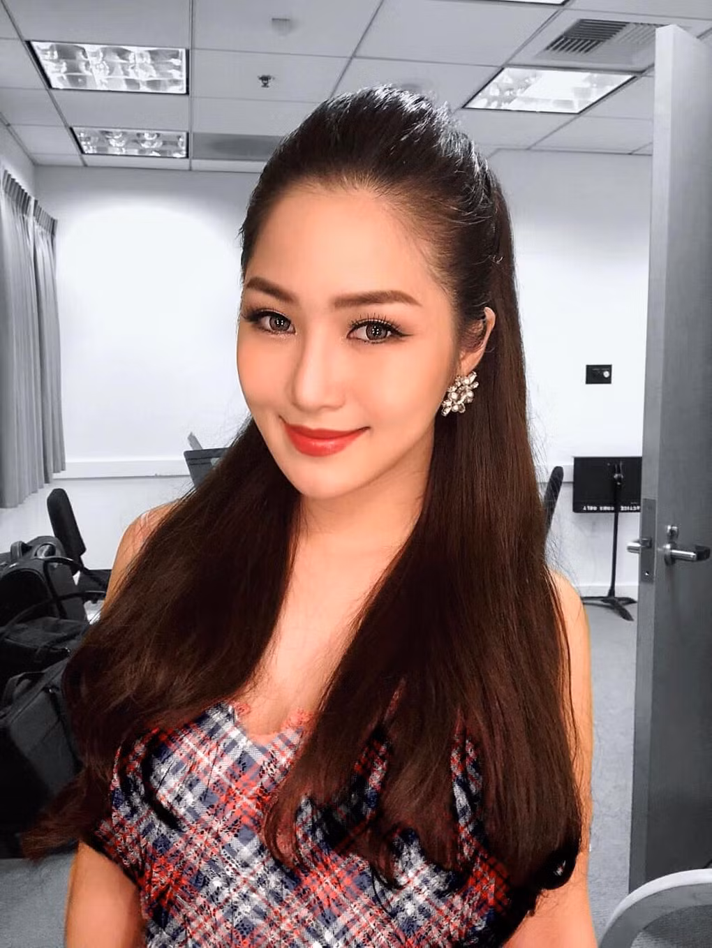 Hương Tràm cho biết cô háo hức với các dự định sắp tới. Trong tháng 5, nữ ca sĩ sẽ có show diễn ở Hà Nội. Cô cũng biểu diễn ở một đêm nhạc tại TP Đà Lạt (Lâm Đồng) vào 18/5.