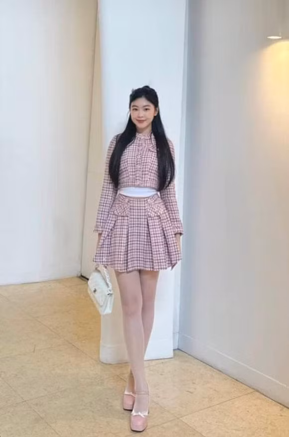 Con gai Quyen Linh gay sot khi khoe loat mon do hieu dat do-Hinh-2