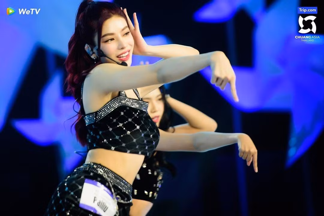 Qua nhiều phần biểu diễn tại chương trình, Paulius Prajakrattanakul đang dần gây được thiện cảm với khán giả. Trong chương trình, người đẹp gốc Việt chủ yếu hát tiếng Anh và thể hiện kỹ năng vũ đạo ấn tượng.