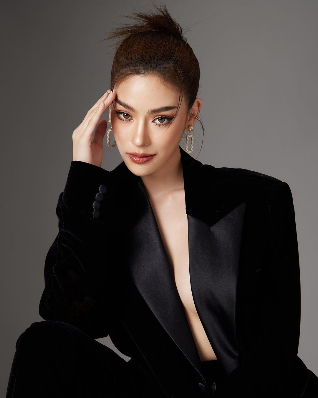 br/> Pailiuus Prajakrattanakul từng chia sẻ cô có bố là người Việt Nam. Sống ở Thái Lan nhưng người đẹp vẫn nhớ về cội nguồn và gìn giữ các truyền thống văn hóa dân tộc của bố.