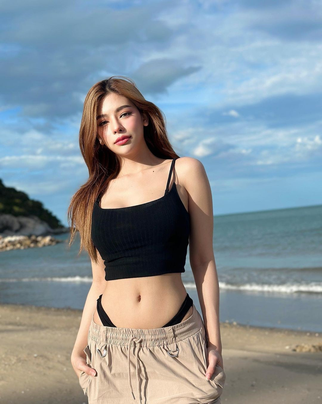 br/> Pailiuus được nhận xét là gương mặt có sức ảnh hưởng với giới trẻ Thái Lan nhờ việc chăm chỉ tập luyện để giữ vóc dáng đẹp cùng phong cách thời trang ấn tượng.