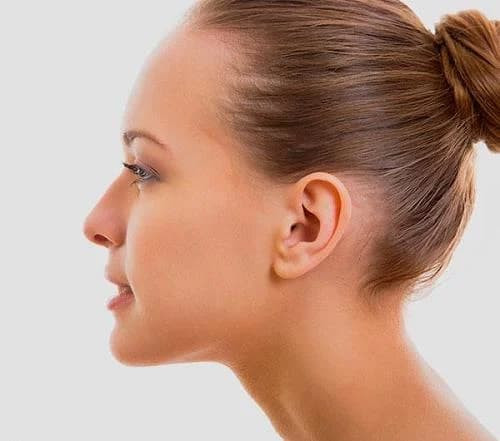  2. Nốt ruồi ở dái tai: Đây chính là nốt ruồi đại cát trong nhân tướng học. Theo đó, người có nốt ruồi ở dái tai thường rất thích suy nghĩ, tư duy logic, là người rất cẩn trọng, luôn suy tính kĩ càng trước khi hành động. Chính nhờ thế mà tài vận của người này vô cùng hanh thông. 