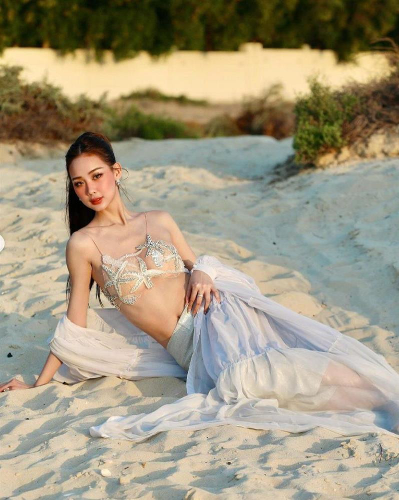 ác thiết kế xuyên thấu khoe đôi chân dài là kiểu đầm Hoa hậu Liên lục địa Bảo Ngọc không thể bỏ qua.