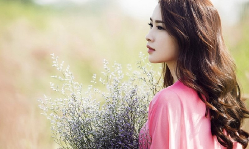 Những người phụ nữ này cực kỳ thanh lịch, chẳng cần trang điểm nhiều mà vẫn vô cùng xinh đẹp.