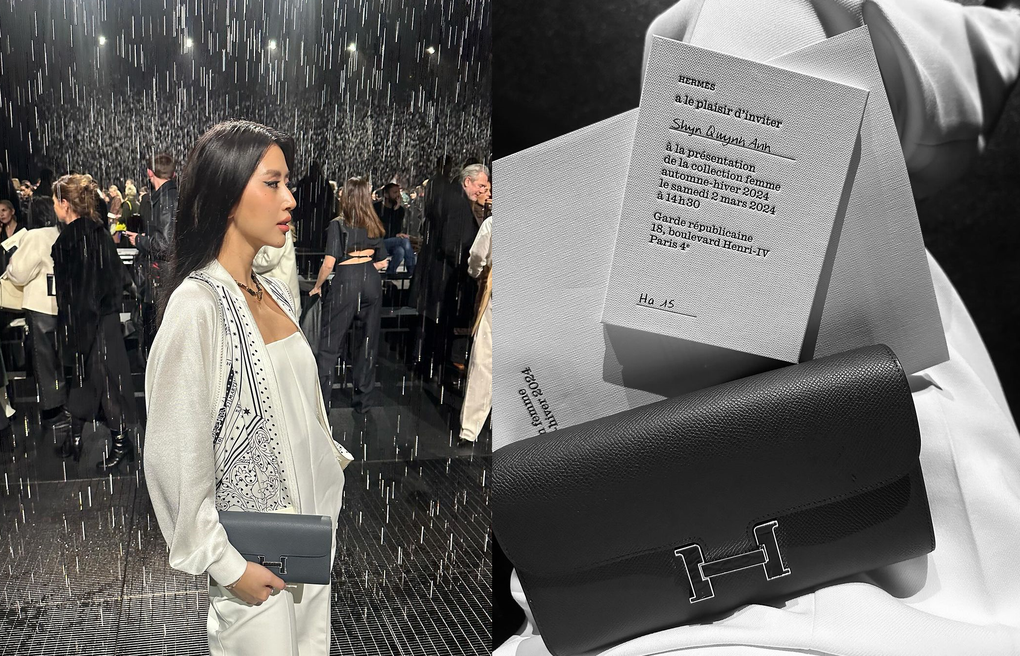 Quỳnh Anh Shyn đến dự show của Hermès trong bộ đồ trắng trơn giữa tiết trời lạnh kèm mưa. Dù vậy, cô vẫn cố gắng thể hiện thần thái sang trọng trước ống kính. Trước buổi diễn của Hermès, cô đã tham dự hai show khác và phải vội vàng về khách sạn trang điểm để đến kịp giờ. Tại buổi ra mắt bộ sưu tập Thu - Đông 2024 này, cô cũng được xếp ngồi ở hàng ghế đầu (Ảnh: IGNV).