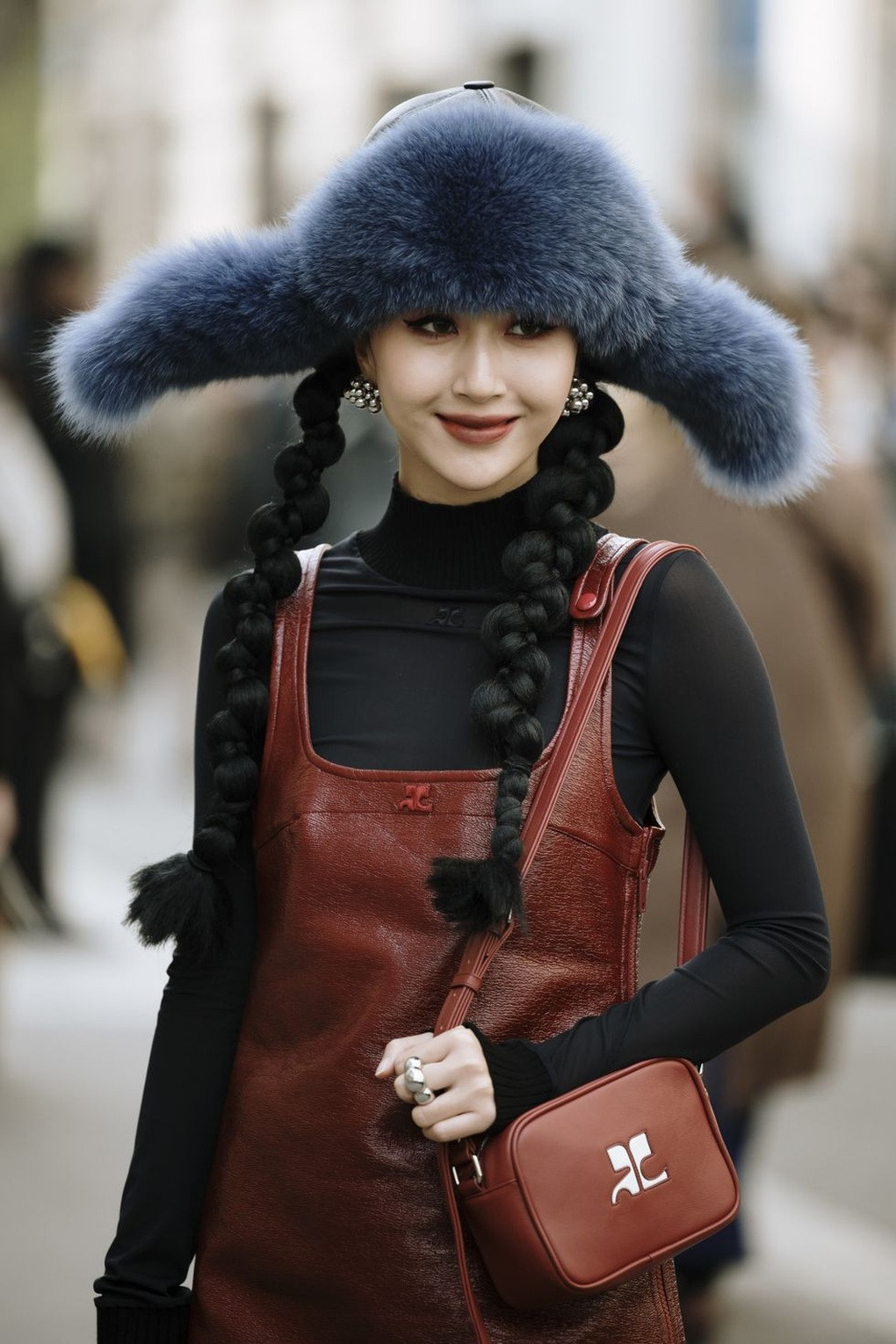 Trong ngày đầu tiên xuất hiện tại Tuần lễ thời trang Paris cho show của Courrèges, Quỳnh Anh đã lọt top mặc đẹp và thu hút ống kính truyền thông. So với những lần "chinh chiến" quốc tế trước đó, đây là tuần lễ thời trang cô nhận nhiều lời mời tham dự show nhất (Ảnh: Launchmetrics Spotlight).