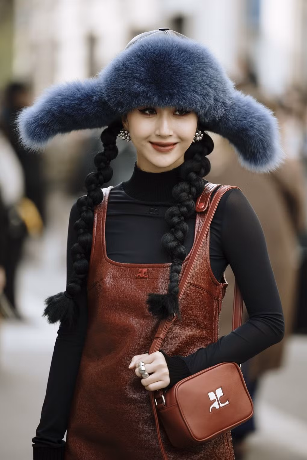 Trong ngày đầu tiên xuất hiện tại Tuần lễ thời trang Paris cho show của Courrèges, Quỳnh Anh đã lọt top mặc đẹp và thu hút ống kính truyền thông. So với những lần "chinh chiến" quốc tế trước đó, đây là tuần lễ thời trang cô nhận nhiều lời mời tham dự show nhất (Ảnh: Launchmetrics Spotlight).