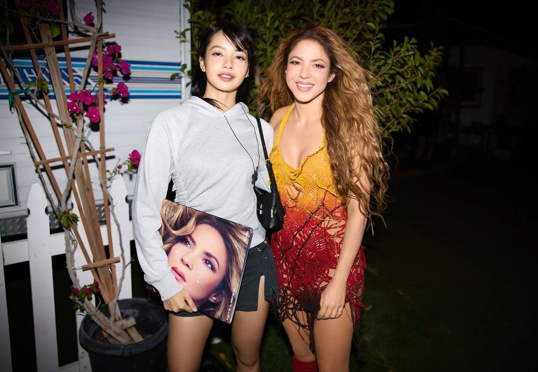 Lisa (BlackPink) kem sac, sao nu goc Viet dien vay luoi o Coachella