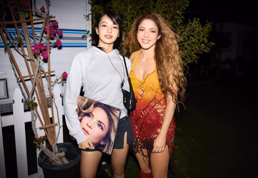 Lisa (BlackPink) kem sac, sao nu goc Viet dien vay luoi o Coachella