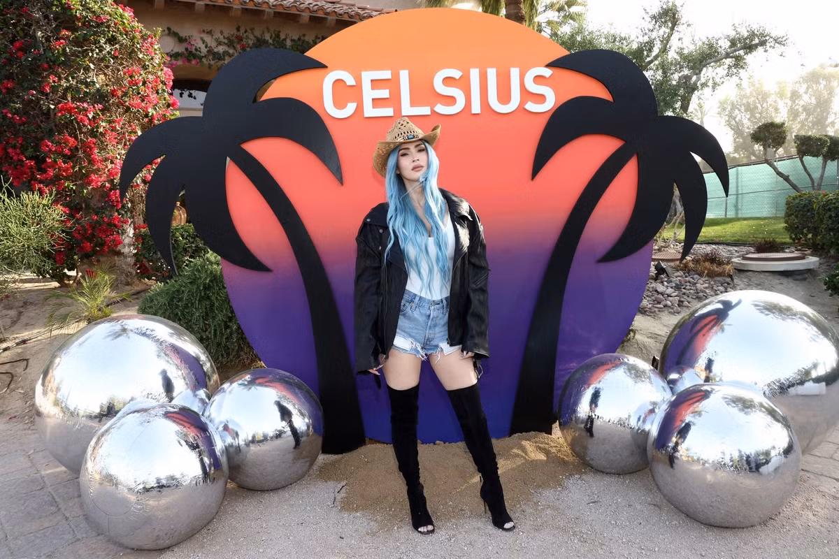 Lisa (BlackPink) kem sac, sao nu goc Viet dien vay luoi o Coachella-Hinh-6