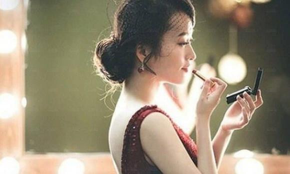 Con at chu bai lon nhat cua nguoi phu nu trong nha chong-Hinh-4