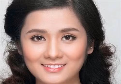  Mắt có lòng đen trắng rõ ràng: Người phụ nữ như này tính tình phóng khoáng, vui vẻ, ở cạnh họ cuộc sống luôn yên bình. Nên các mối quan hệ xã giao hòa hảo, khi khó khăn sẽ có người giúp đỡ nhiệt tình mà không đòi hỏi báo đáp. Nếu kết hôn với cô gái này, cuộc sống của bạn sẽ vô cùng thuận lợi và yên bình. 