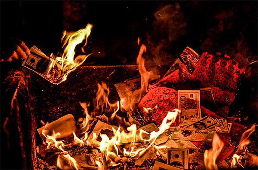 Me chong me tin dot tien trieu vang ma moi dip le tet