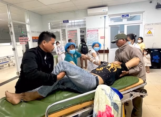 Nu sinh nguy co mu vinh vien do phao hoa ban vao mat