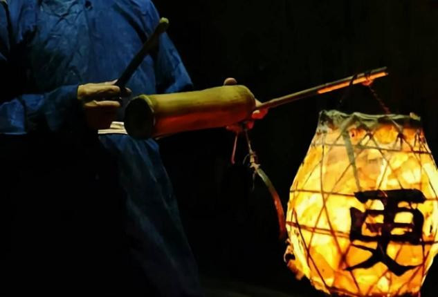 'Canh ba không tham dục, canh một không tham ăn' nghĩa là gì? 'Canh ba khong tham duc, canh mot khong tham an' nghia la gi?