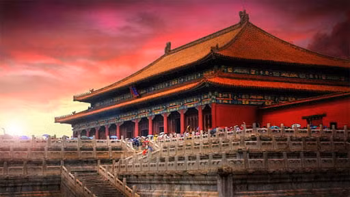 7 bi an sau tham ben trong Tu Cam Thanh