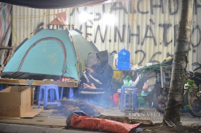 Lanh 8 do C thau da thit, tieu thuong trang dem canh dao, quat