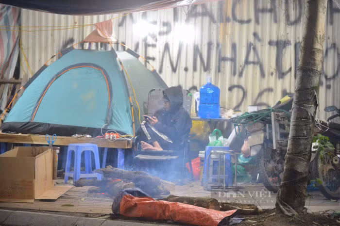 Lạnh 8 độ C thấu da thịt, tiểu thương trắng đêm canh đào, quất Lanh 8 do C thau da thit, tieu thuong trang dem canh dao, quat