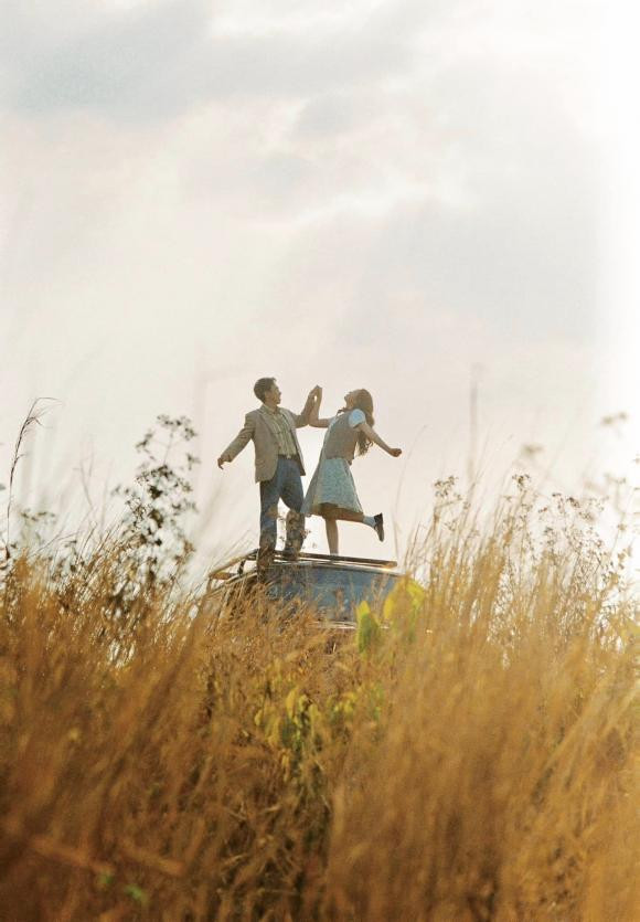 Thời gian qua, tin đồn hẹn hò giữa Anh Phạm và Anh Đức được dân mạng chú ý khi 2 diễn viên thân thiết, thường xuất hiện cùng nhau trong nhóm bạn thân của Trấn Thành. Nhưng thời điểm đó, cặp đôi chọn cách giữ kín không lên tiếng xác nhận hay phủ nhận chuyện hẹn hò.