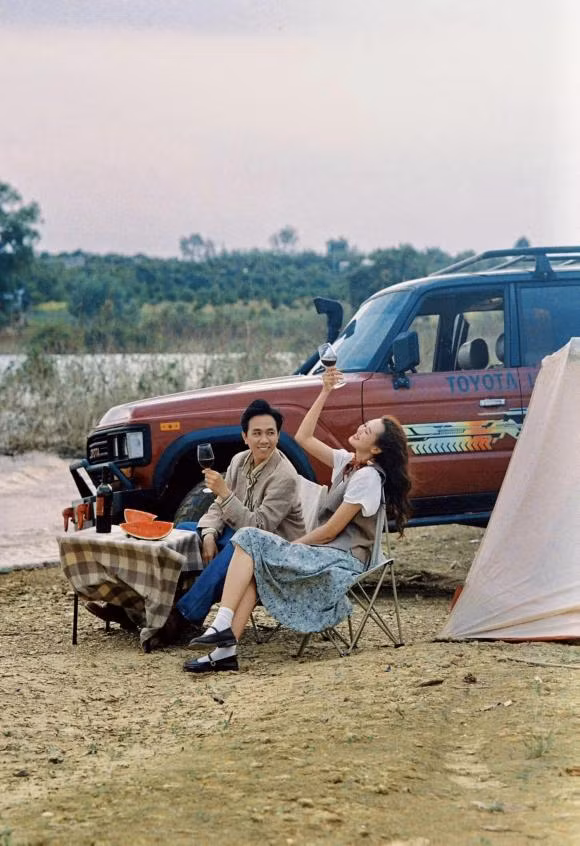 Bạn gái của Anh Đức là diễn viên Anh Phạm (Phạm Quỳnh Anh) sinh năm 1999, kém Anh Đức 12 tuổi, được khán giả biết đến qua vai cô gái mát-xa trong phim Mai (Trấn Thành đạo diễn). Trước đó, cô từng tham gia phim: "Hoa hậu giang hồ", "Chuyện ma gần nhà",...