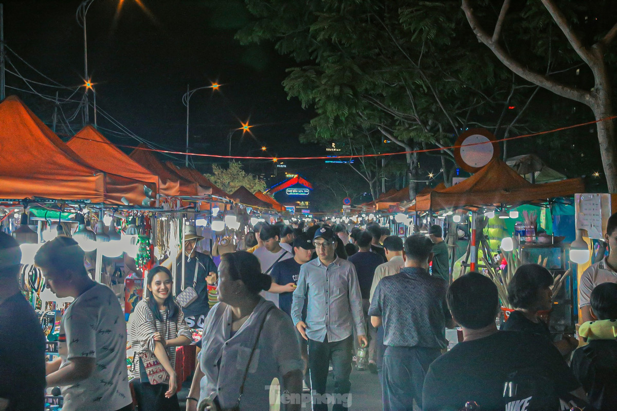 Theo Sở du lịch Đà Nẵng, dịp Tết Nguyên đán Giáp thìn 2024 năm nay, thành phố đón gần 402.000 lượt khách tham quan, du lịch, tăng 37% so với cùng kỳ năm ngoái. Trong đó, khách quốc tế ước đạt gần 177.000 lượt, tổng thu du lịch dịp Tết đạt khoảng 1.580 tỷ đồng.