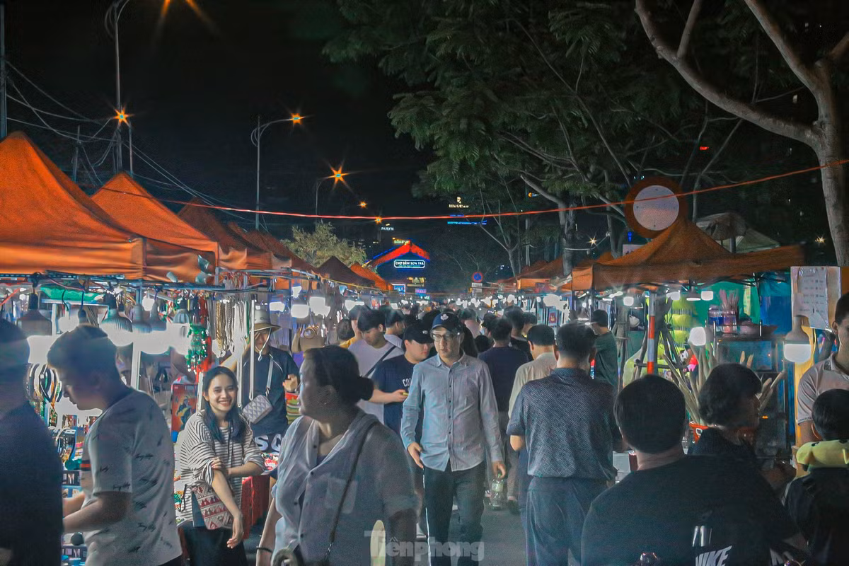 Theo Sở du lịch Đà Nẵng, dịp Tết Nguyên đán Giáp thìn 2024 năm nay, thành phố đón gần 402.000 lượt khách tham quan, du lịch, tăng 37% so với cùng kỳ năm ngoái. Trong đó, khách quốc tế ước đạt gần 177.000 lượt, tổng thu du lịch dịp Tết đạt khoảng 1.580 tỷ đồng.