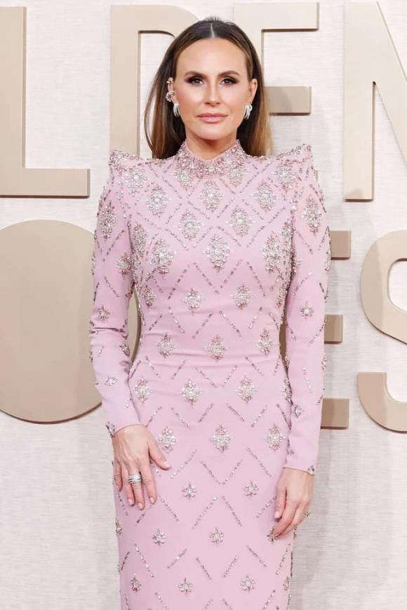 MC noi tieng danh roi vien kim cuong 4 carat tren tham do