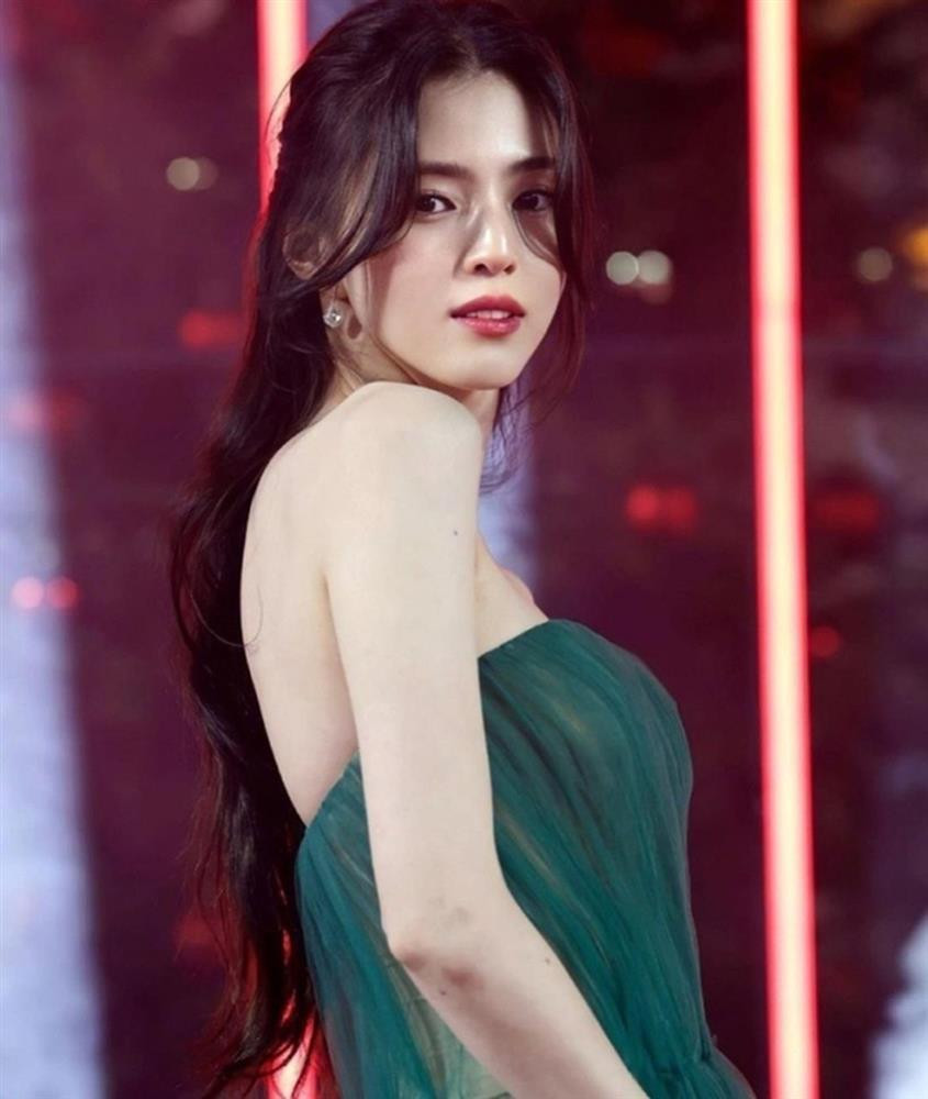 Khoảnh khắc gợi cảm của 'chị đẹp' Han So Hee gây sốt - Hình 3 Khoanh khac goi cam cua 'chi dep' Han So Hee gay sot-Hinh-3