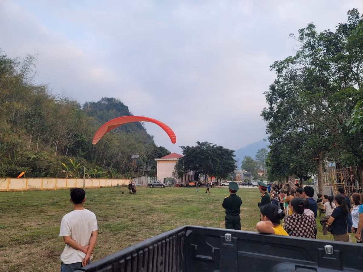 Du khach bay du luon tai phien cho vung cao o Thanh Hoa-Hinh-3