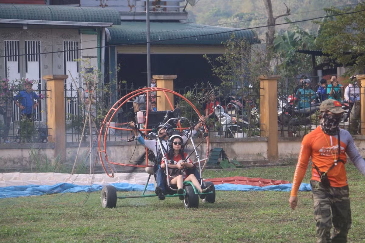 Du khach bay du luon tai phien cho vung cao o Thanh Hoa-Hinh-2