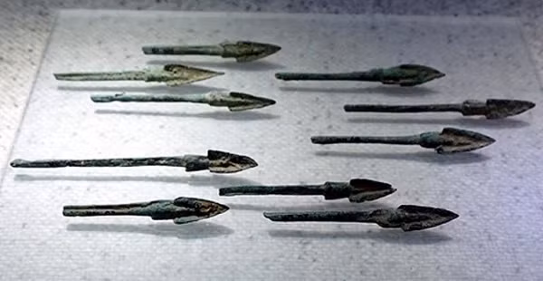 Dan chum Van Lang - Au Lac dan den cai chet cua 50 van quan Tan